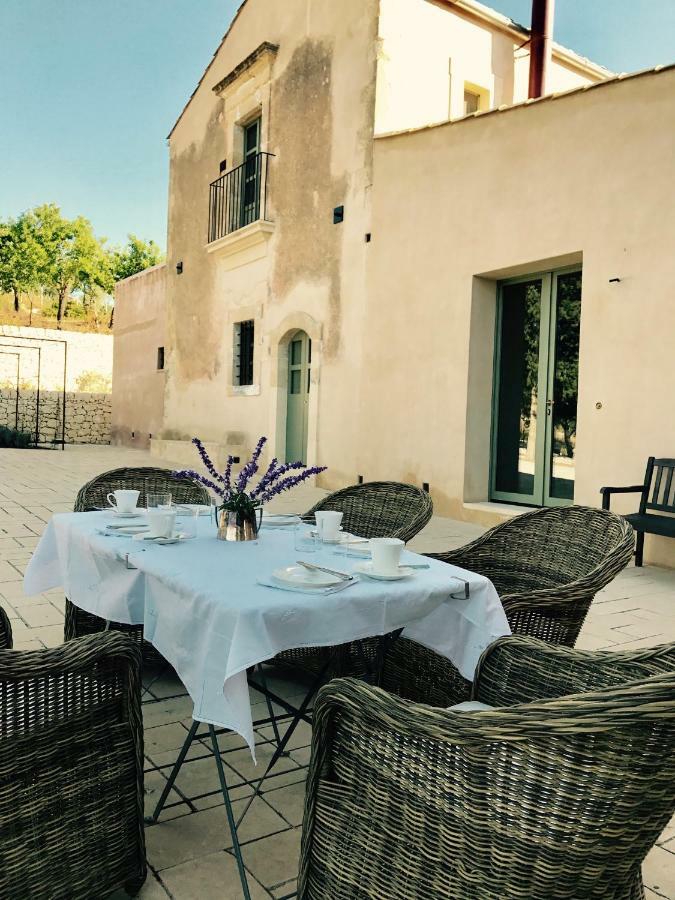 Battimandorlo Hotel Noto Exterior photo