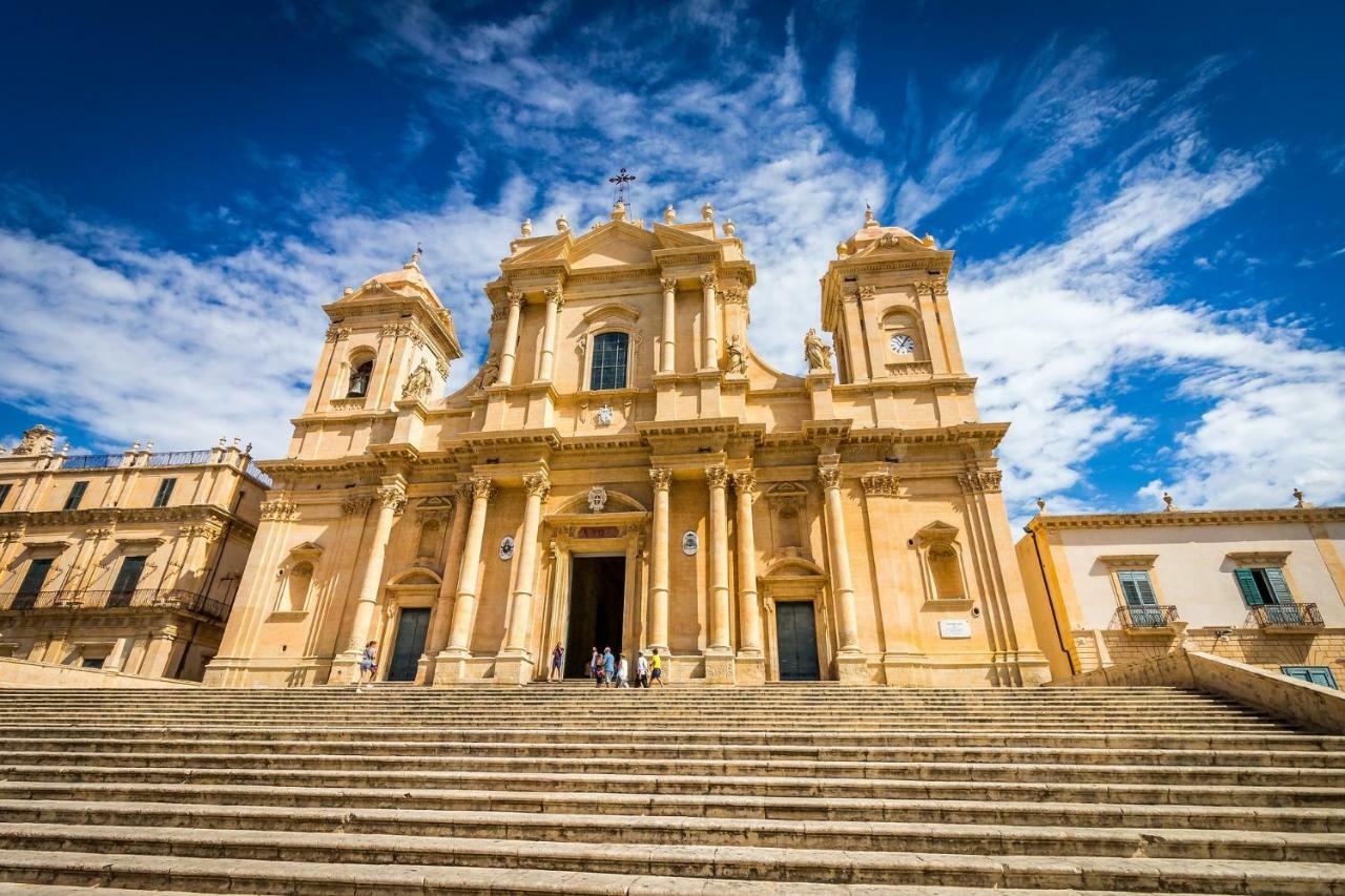 Battimandorlo Hotel Noto Exterior photo